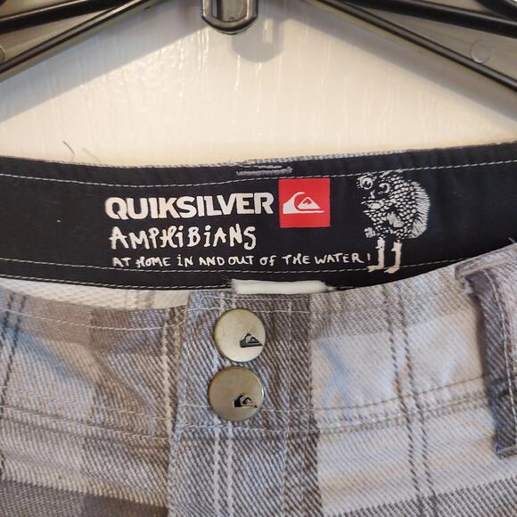 Quiksilver Amphibian Shorts Men’s Size 32 Plaid Gray Cargo Shorts Outdoor - Picture 2 of 7